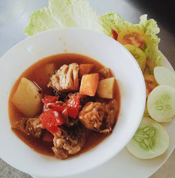 Image of Chicken Afritada includes rice and drink with free delivery