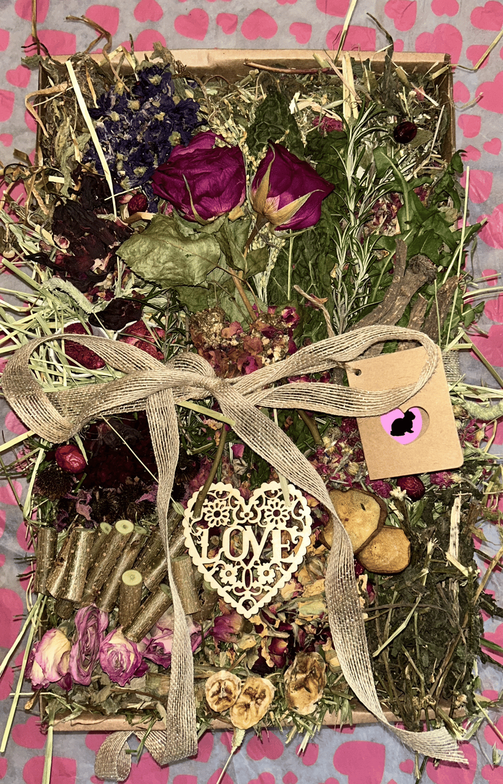 Image of ❤️VALENTINES SPECIAL❤️ MYSTERY KRAFT TRAY FILLED WITH FRESH FORAGE, TREATS AND ENRICHMENT