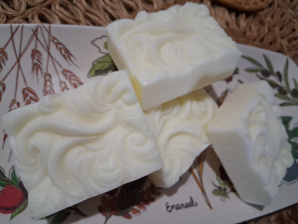 Image of Mango Butter, Honey & Lemongrass Oil Soap