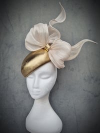 Image 2 of 'Kim' in Gold and Ivory