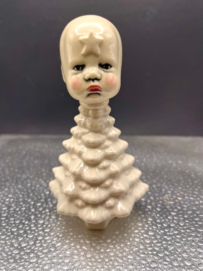 Pouty White Wee Tree