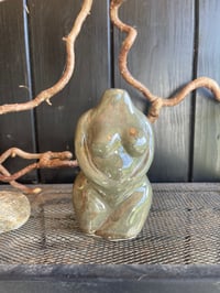 Image 2 of Kvinde Skulptur Grønlig