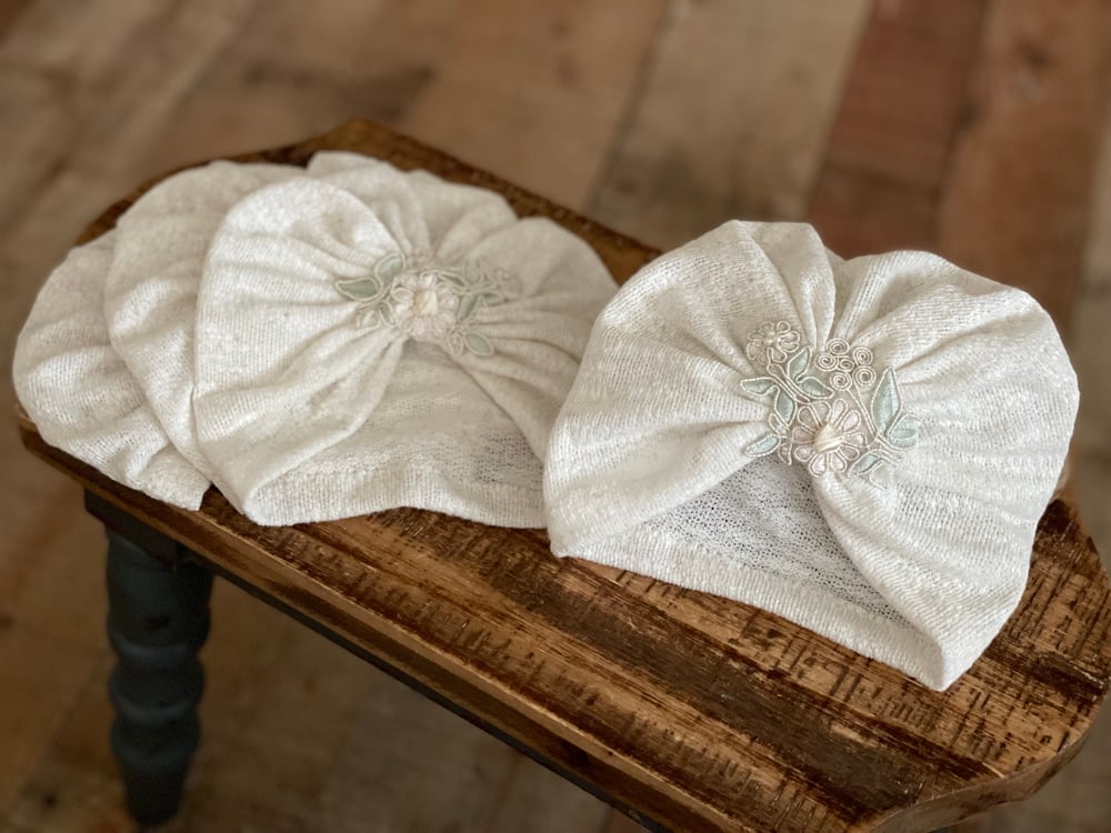 Image of Ivory Turban With Lace Applique