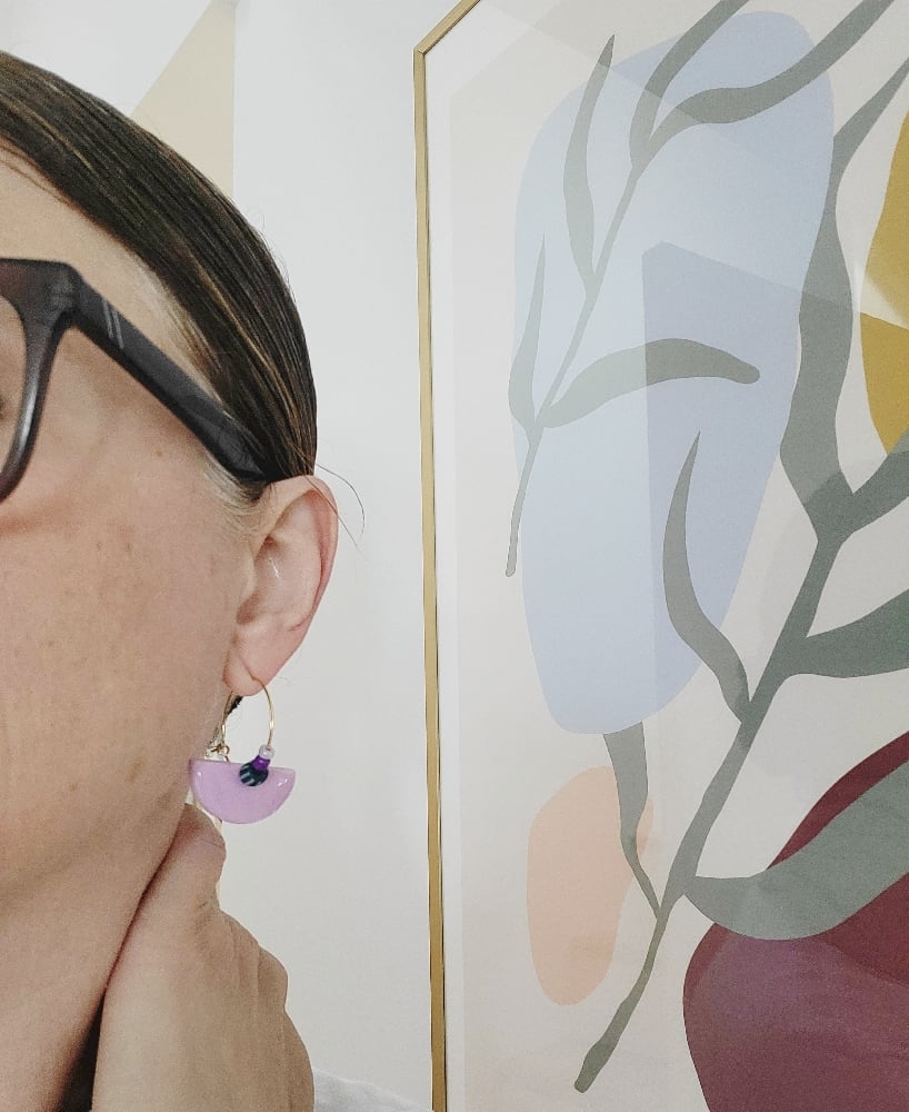 Image of Boucle d'oreilles demie lune terrazzo lilas