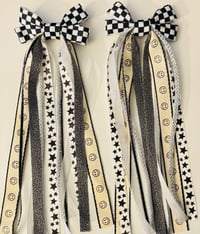 Image 2 of Neutral Streamer Bows