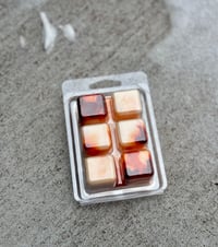 Image 2 of Créme De Carotte | Soy & Beeswax Melt