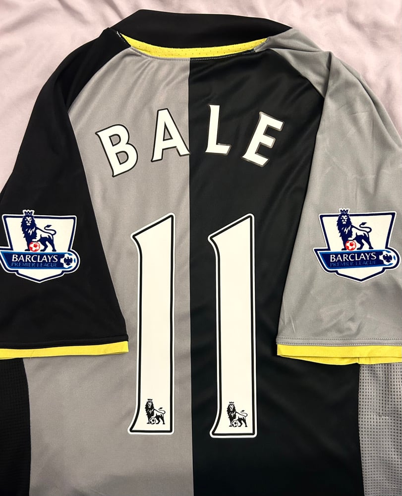 Image of Tottenham Hotspur “BALE 11” 2012/13 Third Shirt +  patches  (XL)