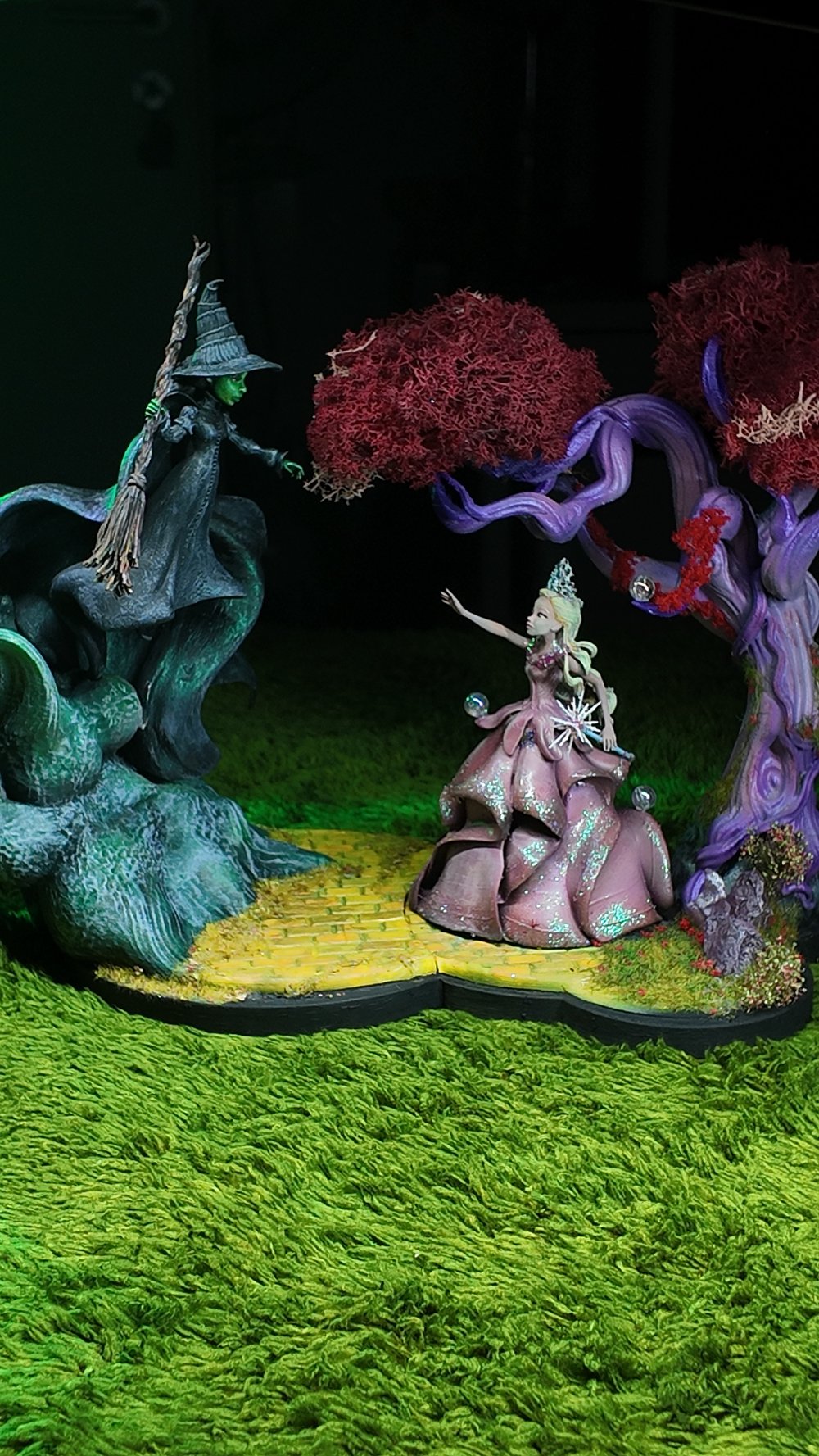 Image of Wicked Diorama Elphaba & Glinda