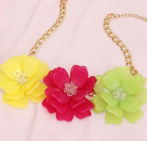 Image of Petals Bright Color Flower Necklace