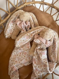 Image 2 of DOUDOU  ET SON LANGE FLEURI PASTEL