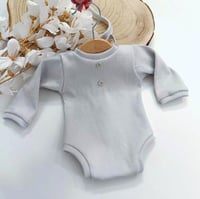 Image 3 of Photoshooting newborn boys bodysuit Robbie| light gray