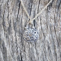 Image 3 of Swirly pendant 