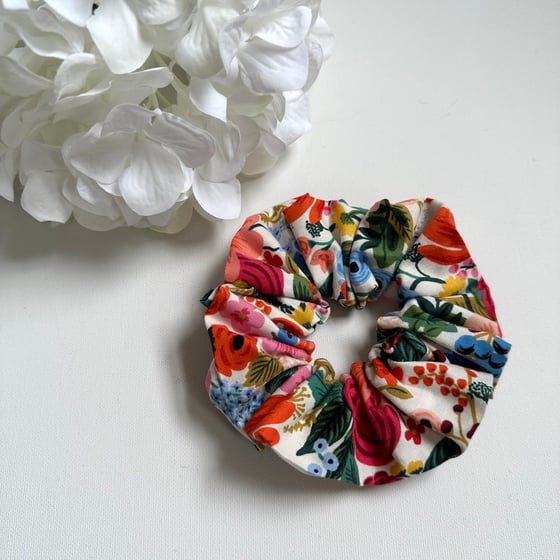 Image of Fluffy Scrunchie - Rifle Paper Co. - White Multi Floral