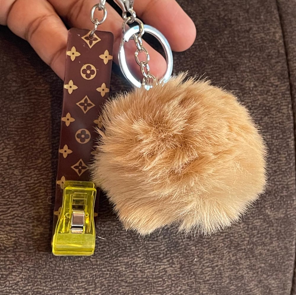 Image of Brown Fashion Card Gripper