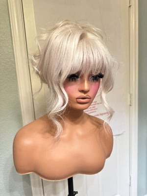 Image of All human hair 90s blonde