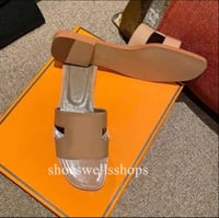 Image 3 of Women’s H Slippers