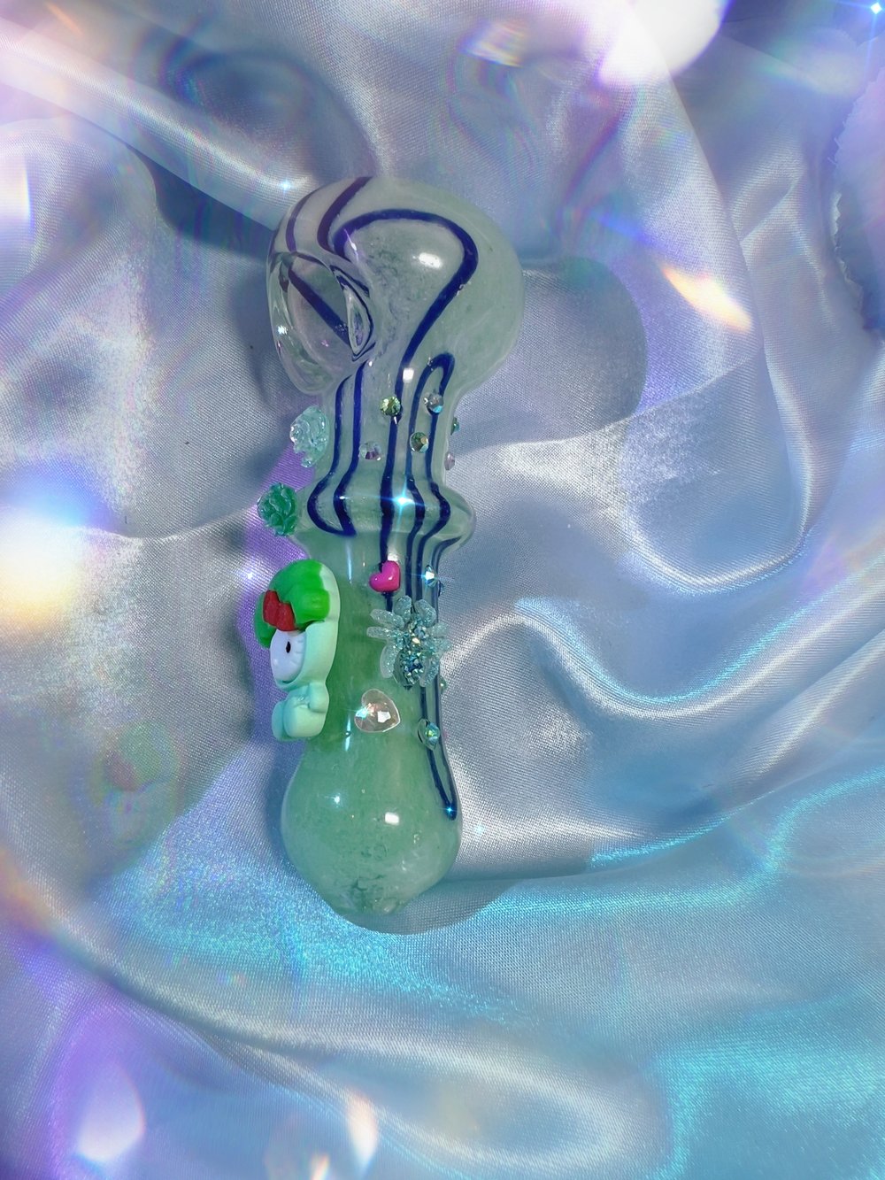 Veggie 🥦glow hello kitty pipe 