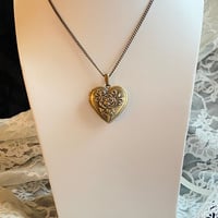 Image 5 of THE FLORA LOCKET (CHAIN)