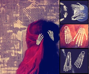 Image of skeleton hand/feet hair clip