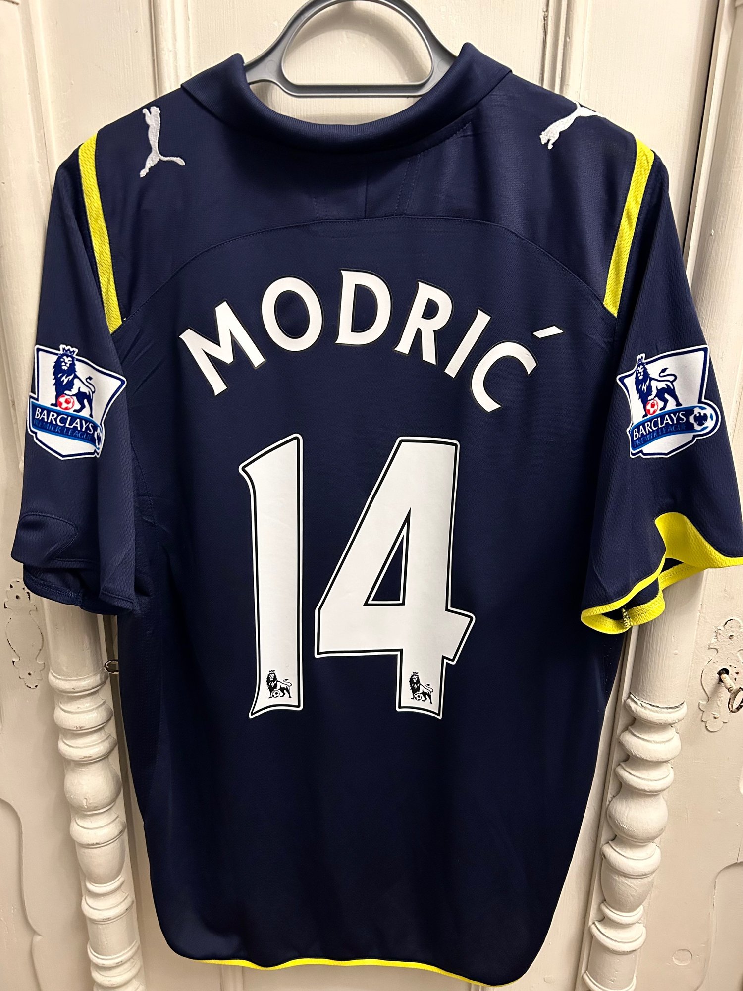 Image of Tottenham Hotspur “MODRIĆ 14” 2009/10 Away Shirt + PL patches (L)