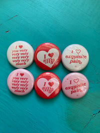 Image 3 of I <3 button set