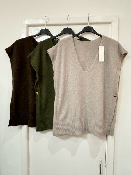 Image of SOFT TOUCH SIDE SPLIT KNIT VEST