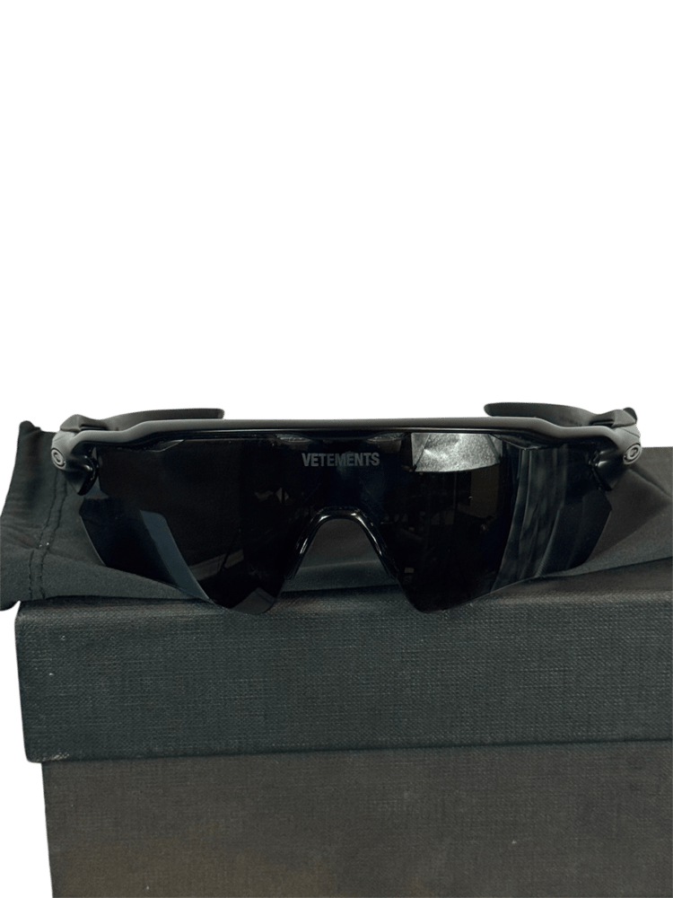 Image of Vetements Oakley Shield Edition Sunglasses 