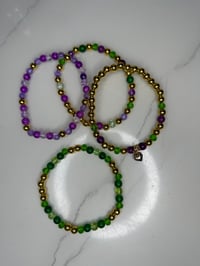 Image 5 of Mardi Gras Tumbler Bracelet Stack – Green, Purple & Gold Beaded Cup Accessory
