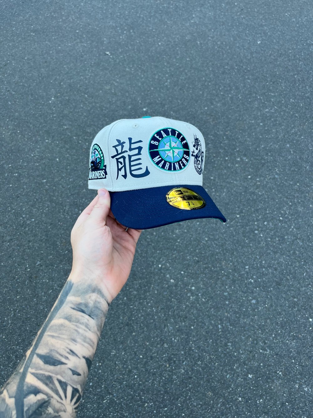 Image of AQUA BRIM TRI TONE SEATTLE MARINERS CUSTOM FITTED CAP