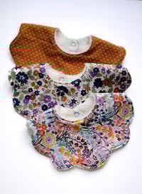 Image 2 of Blomsterkrage / smekke til baby