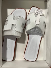 Image 2 of Hermès Slides