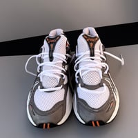 Image 4 of size: us10.5 uk9.5 eu44.5 cm28.5