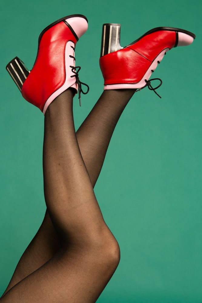 Image of Botin Rojo y Rosa de cordones