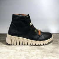 Image 1 of ROAMERS JUDITH BLACK COMBO