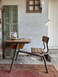 Image 1 of L’ancien bureau d’écolier 