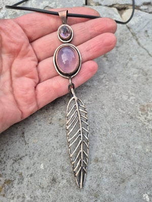 Feather and quartz necklace 
