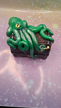 Image 1 of Octopus mimic d20 trinket box