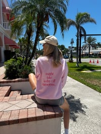 Image 2 of „Day Off“ Crewneck light pink unisex