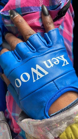 Thumbless gloves