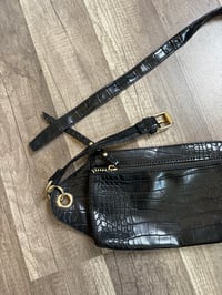 Image 2 of Black fanny 