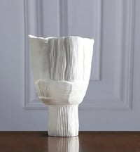 Image 3 of 2 Pieces Minimalist White Striped Flower Vases Set Resin Vase Decor 