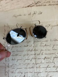 Image 2 of Lunettes solaires pince-nez du XIXème siècle, verres noirs.