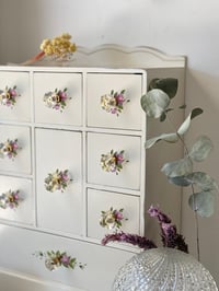 Image 2 of Petit meuble à tiroirs - décor floral
