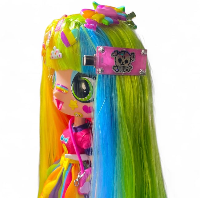 resin hairclip ☠️