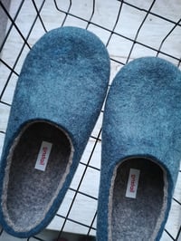Image 2 of DENIM PETROL felted wool slippers MEN'S EU43