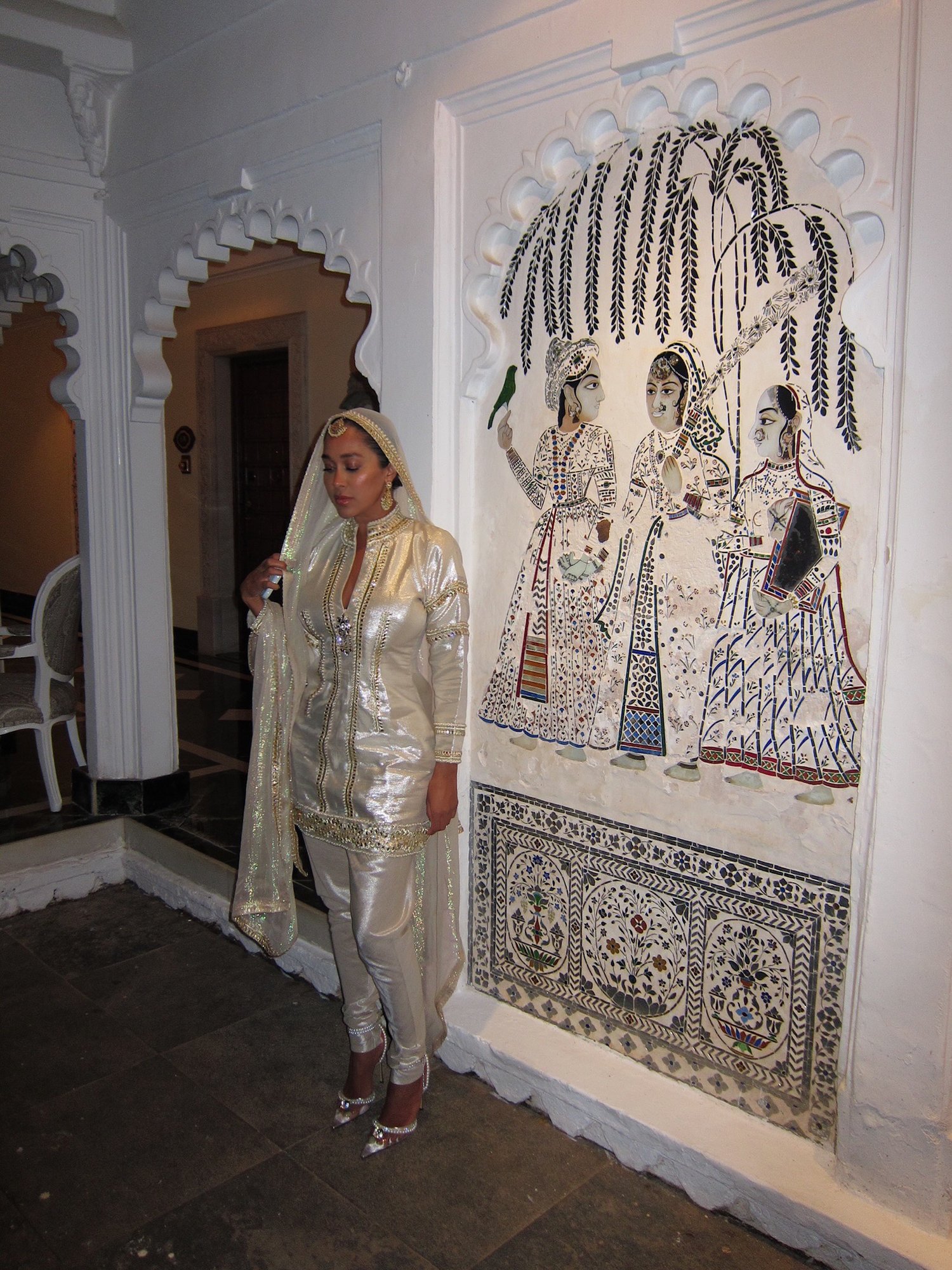 Image of EMBELLISHED SATIN INDIAN PANT SUIT (M)