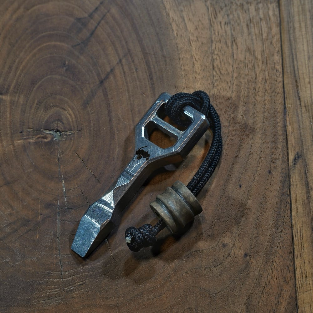 The Handl V1 prybar