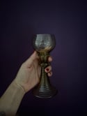 Paire de verres à vin en cristal soufflés et gravés, dit Roemer, XIXème siècle! 