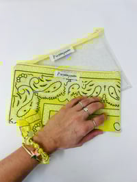Image 1 of *EN STOCK* Ensemble Pochette passeports, pochette transparente bracelet bandana jaune