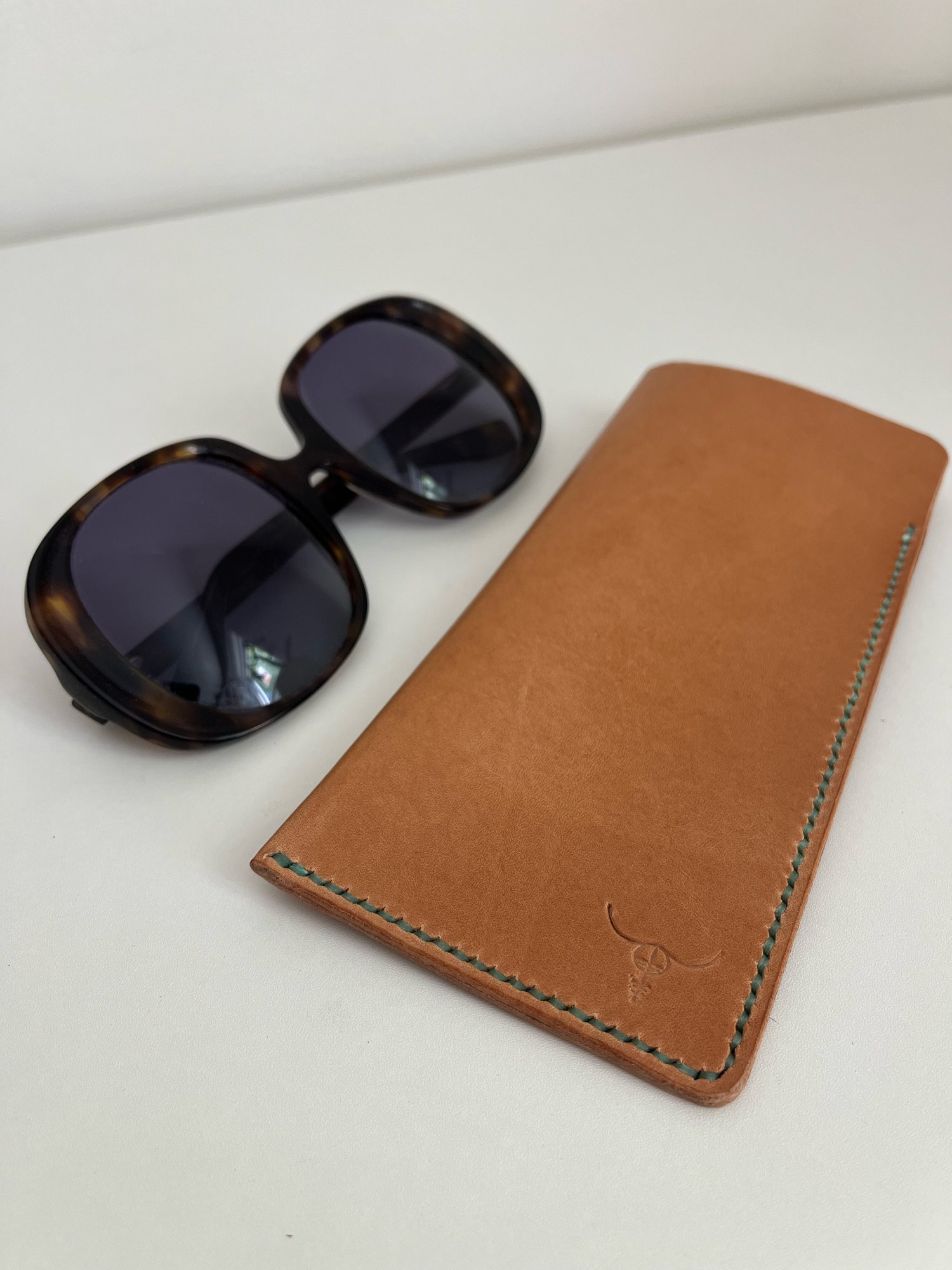 Image of Natural Vachetta Sunglasses Case (jade)